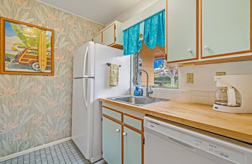 Historic Lahaina Front Street House | Puamana 2-Bed with beach access, 2 pools, tennis & pickleball.
