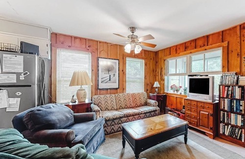 Poultney Cottage | Quaint lakefront home with great views & full kitchen