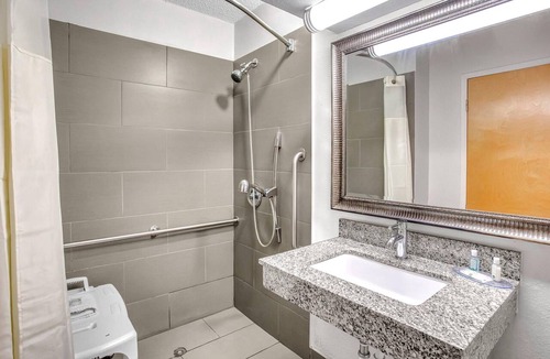 Rochester Hotel | Quality Inn Rochester South