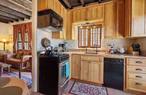 Downtown Santa Fe House | Railyard Adobe, Walk to the Plaza