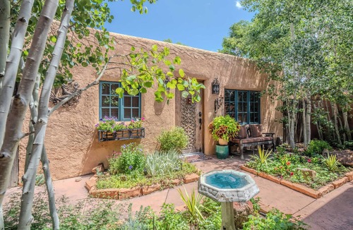 Downtown Santa Fe House | Railyard Adobe, Walk to the Plaza