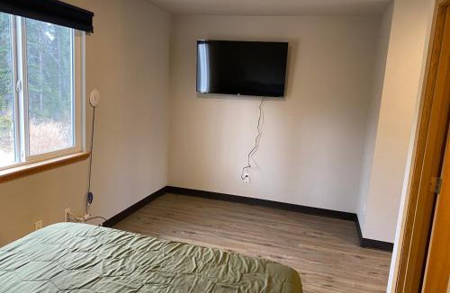 Kalifornsky House | Rainbow Trout Retreat, Cabin 5 at Lower Kenai Lodge