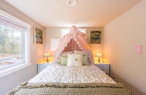 Forks House | Rainforest Tiny Home Retreat #16 Floral Cottage
