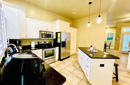 Gulf Lagoon Beach House | RATES from 1USD!HUGE GULF HOME-POOL,BRIDAL SUITE,VIEWS,2MASTERS,7BR,4BA,SLEEPS23