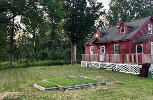 Town of White Creek House | Red Country Escape with Mountain Views