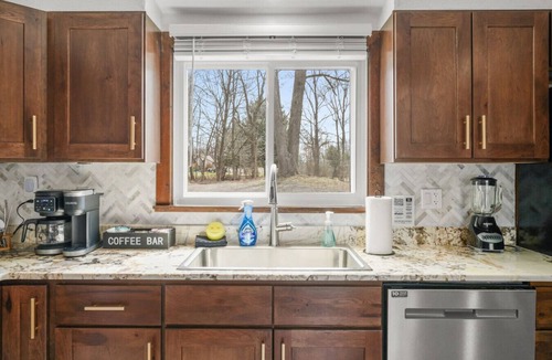 Streetsboro Cabin | Red Fox Run & Hawk`s Haven At Heron Hill Retreat!