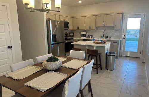 Las Cruces House | Red Hawk Golf Courses. Spacious 4-bedroom house in beautiful Las Cruces with AC.