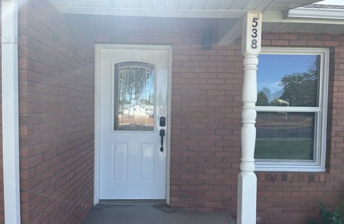 Blanding House | Refurnished and spacious 4 bedroom house, Sleeps 8!