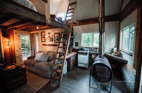 Knik-Fairview Cabin | Relax at this cozy, well appointed cabin located in sunny Knik, Alaska.