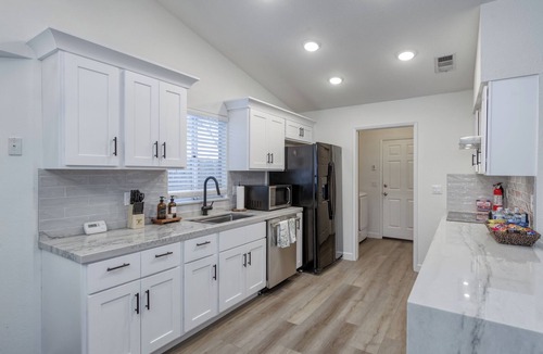 Clovis House | Relax & Play in Clovis! 4BR w/Hot Tub, Game Room, Firepit, Close to Hospitals