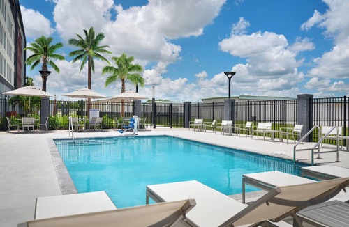 Melbourne Hotel | Relaxing Spot: Modern Room w/Free Breakfast | 5-Min Walk to Airport