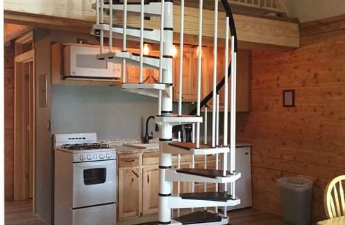 Primrose Cabin | Renfro's Lakeside Retreat - Cabin's and R.V. Park