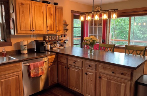 Questa Woods Cabin | Resurrection Peaks Lodge open May of 2025! Perfect for large groups.