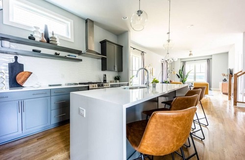 Hadley - Washington House | Retro Spacious Home-close to DT Nash w/parking!