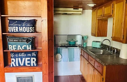 Old Town House | River House in Old Town FL with AC and Wi-Fi, Secluded BUT NOT remote, Enjoy!