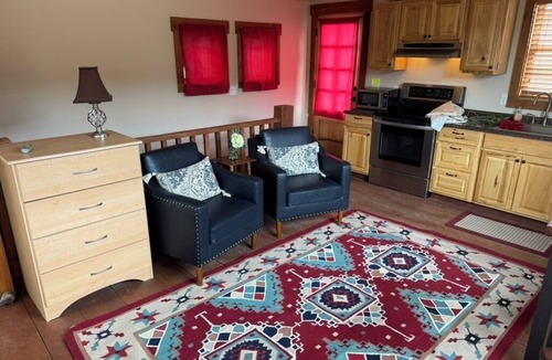 West Yellowstone Cabin | Riverfront Cabin on the Madison! 35 minutes to Yellowstone Nat'l Park!