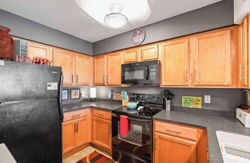 North Capitol Condo | Riverfront Downtown Nashville Condo/Walk to Broadway/2 King Suites/Free Parking