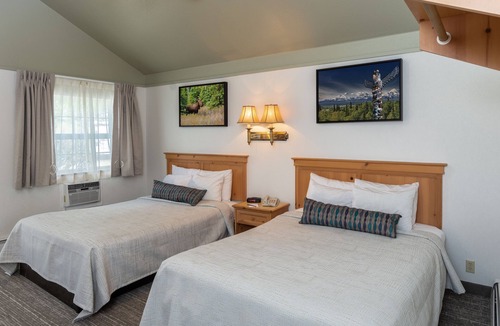 College Hotel | Rivers Edge Resort