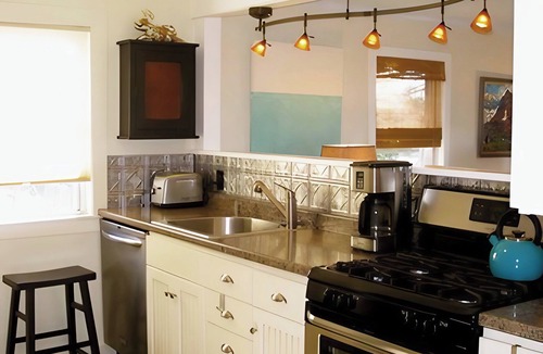 Gloucester House | Romantic Summerwind Cottage-Harbor View Retreat w/Large Private Deck
