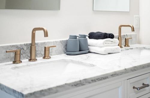 Franklin Park House | Rooftop Patio, Hot Tub and Games City Escape