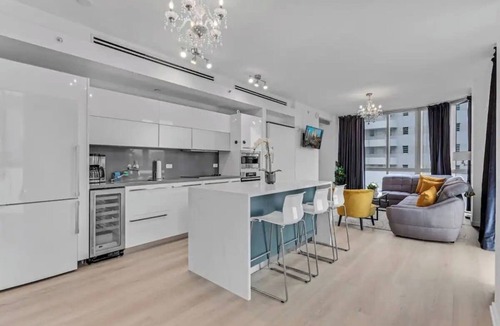 City Center Apartment | Rooftop Pool Suite in Miami Beach & Convention Center