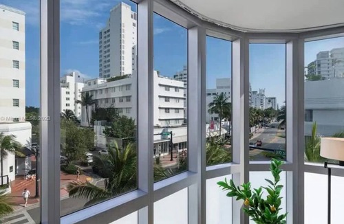 City Center Apartment | Rooftop Pool Suite in Miami Beach & Convention Center