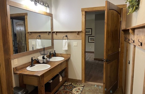Susitna North Apartment | Room 4- Bunk Room in the Farmhouse -