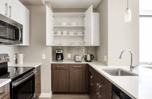 West End Apartment | Roomy North Station 1BR w/W/D & Gym, near TD Garden, by Blueground
