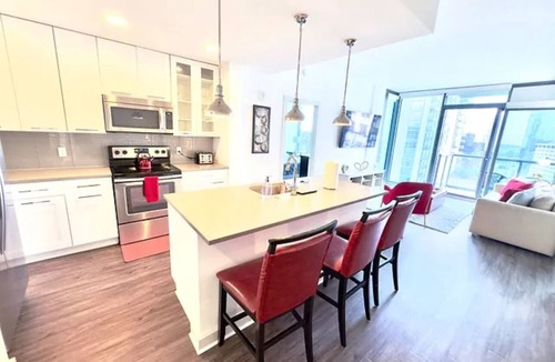 North Buckhead Apartment | Ruby Getaway | Highrise | Pool | Workout | Modern Comfort