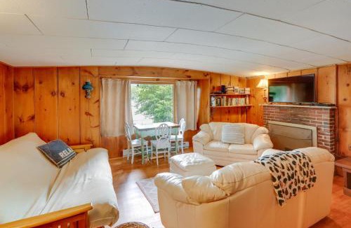 New Marlborough House | Rustic Berkshires Cottage at Lake Buel w/Kayaks!