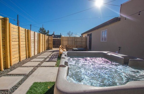South Broadway Apartment | Sage Suite at ArnoTriplex! Private Hot Tub-Close to Downtown-Pet Friendly-No Pet Fee!