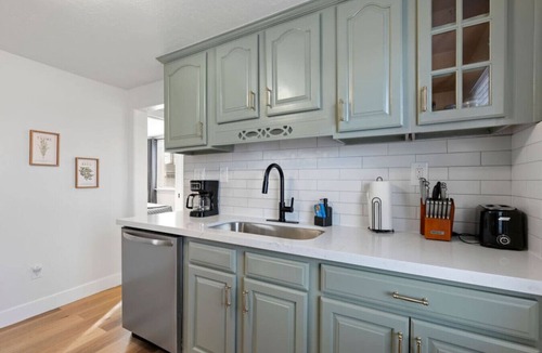 South Salt Lake House | Salt Lake Sanctuary -Hot Tub -Gated Parking+Garage