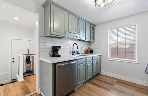 South Salt Lake House | Salt Lake Sanctuary -Hot Tub -Gated Parking+Garage