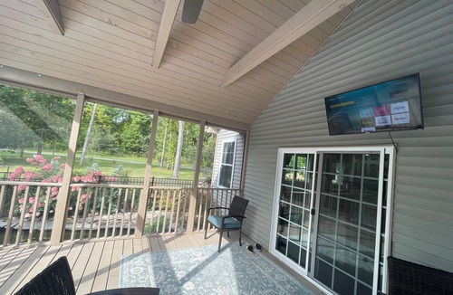Malta House | SARATOGA personal OASIS w/POOL , HOTTUB, Pool Table 8 MINS to TRACK/SPAC