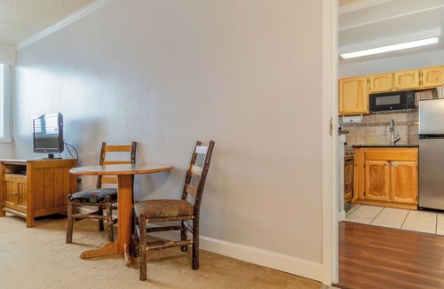 Steamboat Springs Apartment | Scenic Mountain Retreat! 3 Amazing Rooms w/Kitchen | Pool + Free Parking