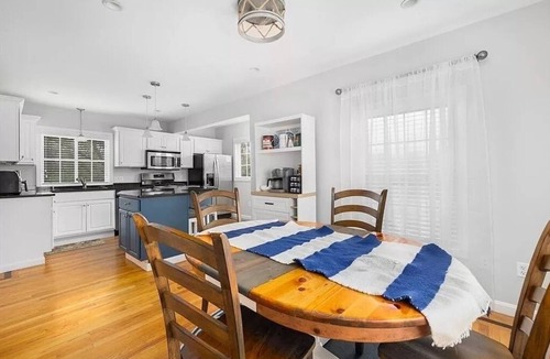 Warwick House | Seaside Serenity - Ocean view bliss near beach