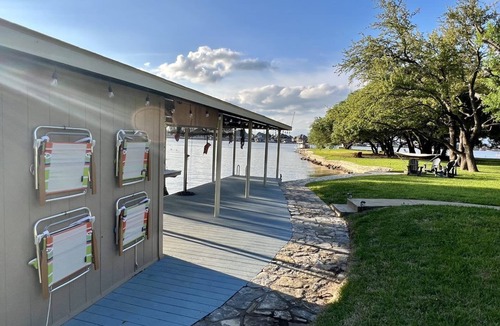 Granbury House | Shorhaus, Gorgeous Main Body Lake Retreat