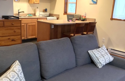 Juneau Cottage | Sitka Rose - Cabin, minutes from airport & ferry - self check-in