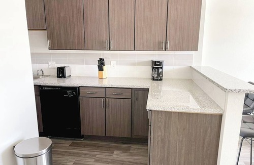 Corryville Apartment | Sleepover | Elegant 1BD/1BA + Gym - Cincinnati