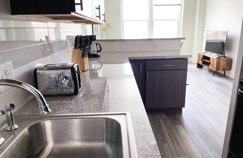 Corryville Apartment | Sleepover | Elegant 1BD/1BA + Gym - Cincinnati