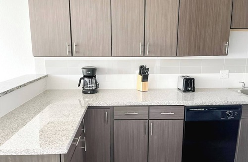 Corryville Apartment | Sleepover | Luxurious 1BD/1BA + Gym - Cincinnati