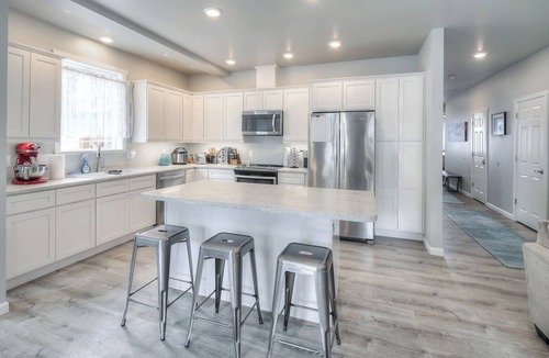 Mendenhaven House | Sleeps 24 Near Glacier-Hot Tub, Game-room, Firepit