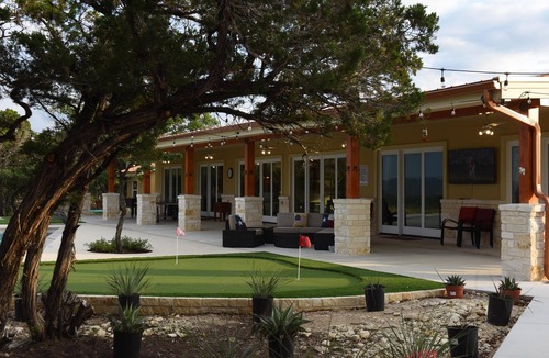 Utopia House | Sleeps 33, Private pool & putting green,10 min from Garner State Park, Frio Riv.