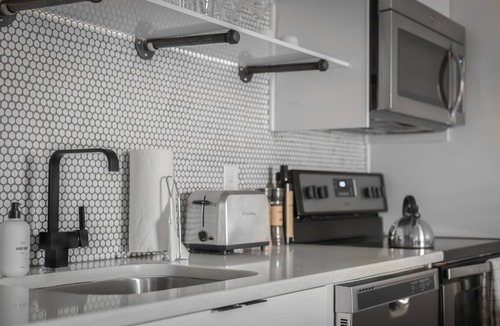 Rutledge Hill Apartment | SoBro Guest House by Black Swan - Close to Broadway (8)