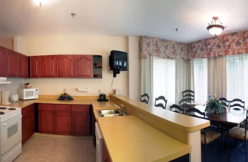 Mishawaka Villa | South Bend | Tailgate HQ | Pool + Hot Tub