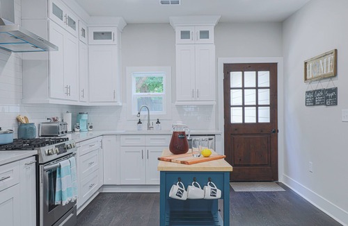 Underwood Hills House | Southern Luxury Cottage Located in the Heart of Atlanta | Sleeps 12