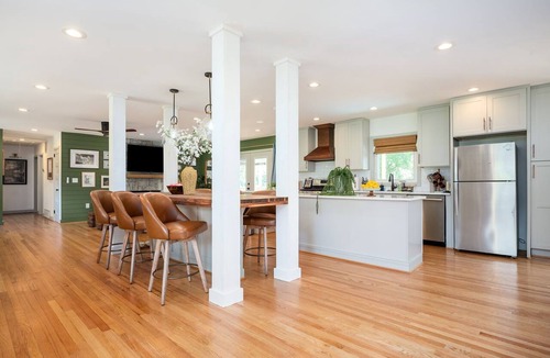 Belvedere Park House | Southern Serenity – Hot Tub, Fire Pit, Speakeasy bar lounge and game room.