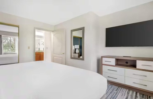 Mishawaka Hotel | Spacious 1BR Getaway w/Wet Bar + Indoor Pool, Fitness Center & Game Room