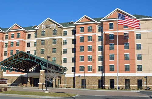Newtonville Apartment | Spacious 2-BR Suite | 1 King, 2 Queens | Albany