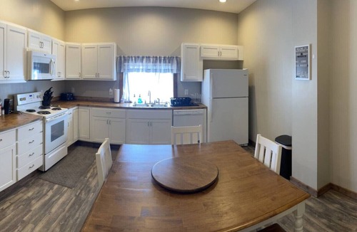 Wabash Apartment | Spacious 3BR Downtown Farmhouse Near Honeywell Long-Stay Friendly & Cozy
